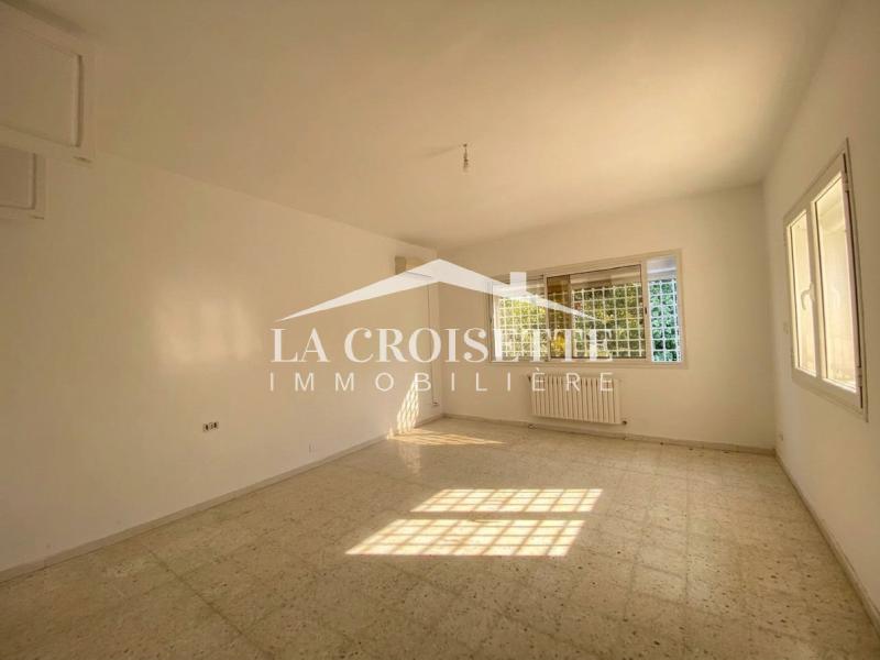 Etage de villa S+3 à La Marsa